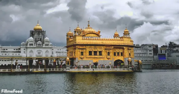 places to celebrate Guru Nanak Jayanti, Golden Temple
